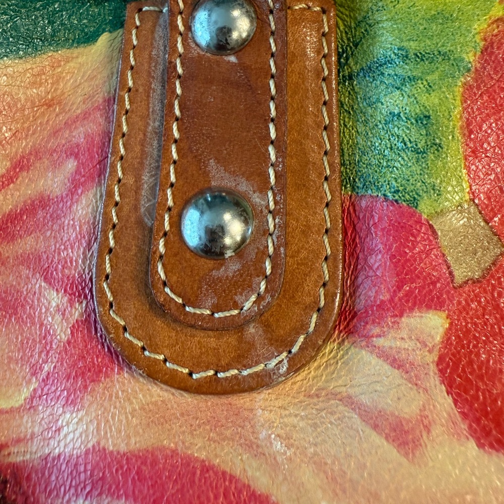 Floral Shoulder Bag with Tan Handles - Picture 5 of 10
